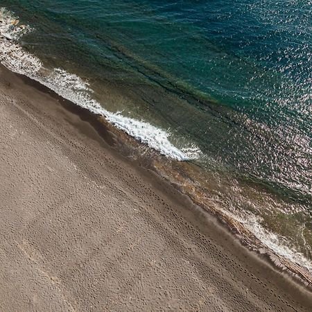 Heyday Luxury Suites Perissa  Bagian luar foto