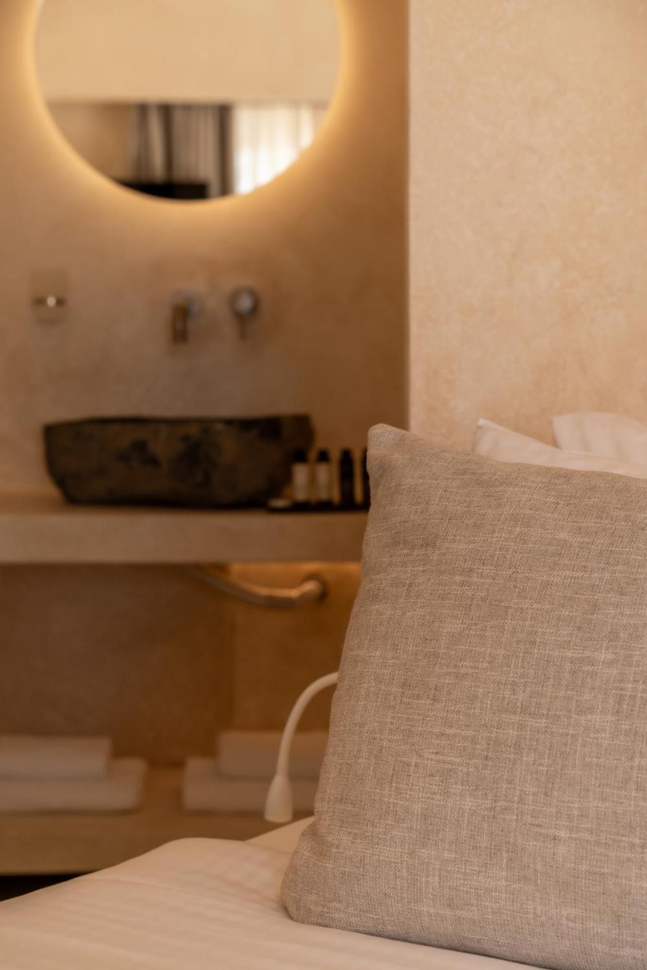 Heyday Luxury Suites Perissa  Bagian luar foto