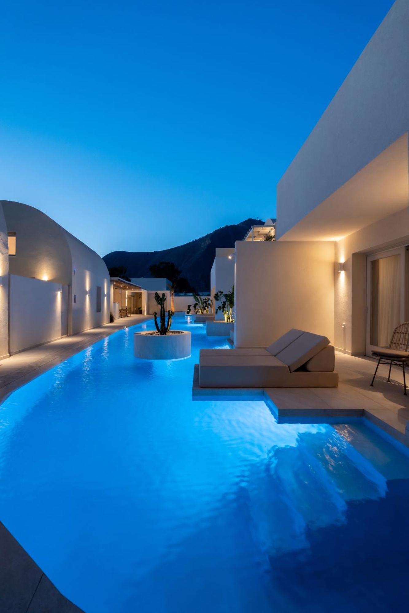 Heyday Luxury Suites Perissa  Bagian luar foto